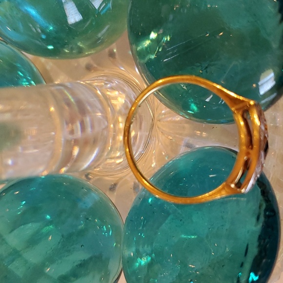 Vintage Sapphire and Diamond Ring - Picture 2 of 6